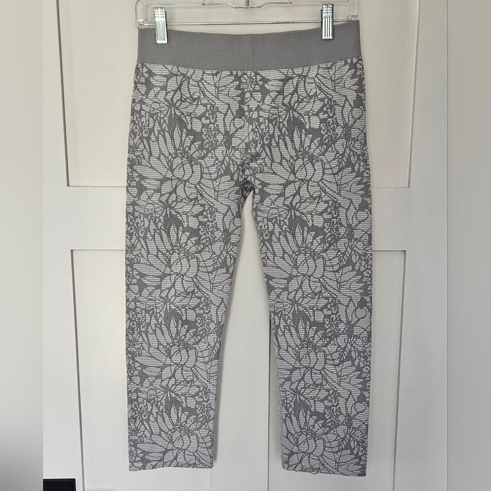 Fabletics grey floral print seamless leggings